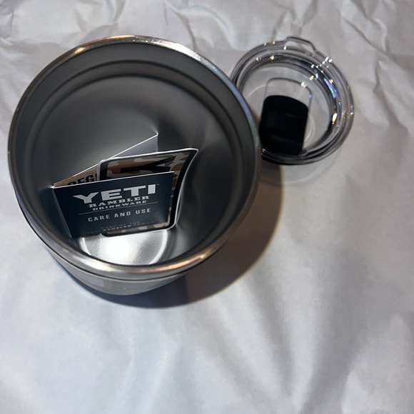 NWT Yeti Tumbler 20OZ Camo - Picture 4 of 6